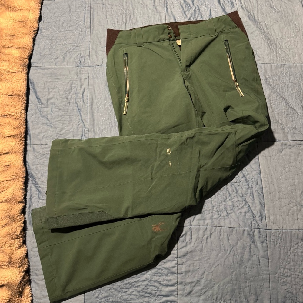 Spider women’s snowboard pants size 8. New without tags.